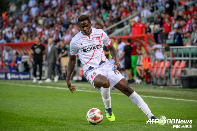 발로텔리는 올 시즌 제노아의 주전 경쟁에서 완전히 밀려났다. 사진=AFPBBNews=News1