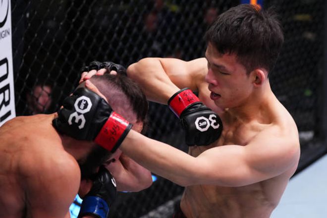 박현성이 2023년 12월 UFC on ESPN+ 91에서 공격하고 있다. 사진=TKO
