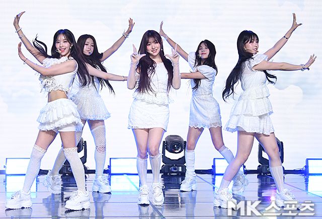 5일 오후 서울 강남구 일지아트홀에서 리센느(RESCENE, 원이, 리브, 미나미, 메이, 제나)의 미니 2집 ‘Glow Up’ 발매 기념 미디어 쇼케이스가 개최됐다. / 사진 = 천정환 기자