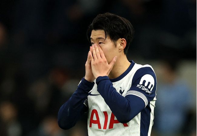 토트넘에서 수비수로 활약했던 마이클 도슨은 “토트넘이 어려운 상황에 놓였었다”며 “그럴 때일수록 베테랑 선수들의 활약이 필요했다”고 지적했다. 도슨은 이어 “특히 손흥민의 활약이 중요했다. 손흥민은 잉글랜드 프리미어리그(EPL)에서 오랫동안 좋은 활약을 보인 공격수다. EFL컵 결승 진출 팀이 가려지는 이날과 같은 경기에선 더 좋은 활약을 보여줬어야 한다”고 했다. 사진=Reuters=연합뉴스 제공