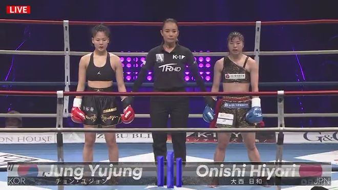 제3대 K-1 여성 45㎏ 챔피언 토너먼트 예비선수 결정전 판정을 기다리는 정유정(왼쪽) 생중계 화면. 사진=㈱M-1スポーツメディア