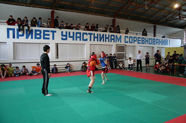 러시아 특수목적 체육 중고등학교에서 2017년 5월 학생들이 중국 무술 우슈 산타를 대련하고 있다. 사진=‘퍄티 스토론 스베타’