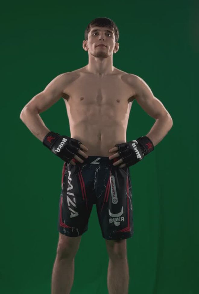 나비 자비토비치 나비예프가 2025년 2월 나이자 71 홍보 촬영을 하고 있다. 사진=NAIZA