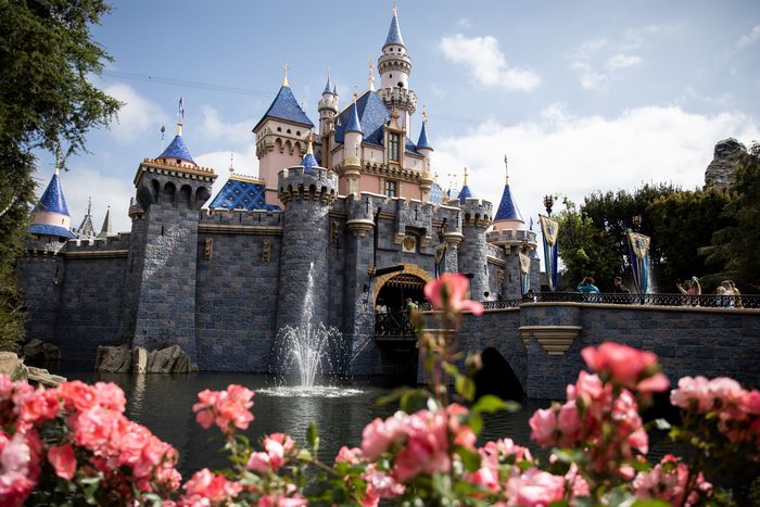 70주년을 맞아 다채로운 기념 행사를 펼치는 애너하임 디즈니랜드 리조트 / 사진=캘리포니아 관광청