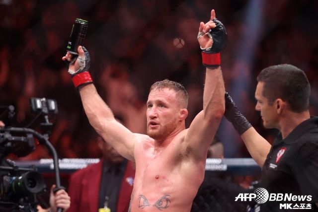 저스틴 게이치는 2년 만에 열린 라파엘 피지예프와의 리턴 매치에서 승리했다. 사진(라스베이거스 미국)=AFPBBNews=News1