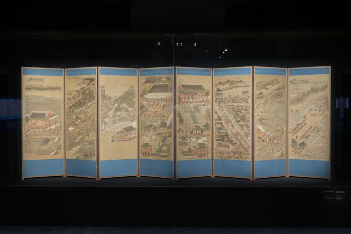 리움미술관에서 전시되는 19세기 기록화 ‘평안감사 도과급제자 환영도’. 국외소재문화유산재단