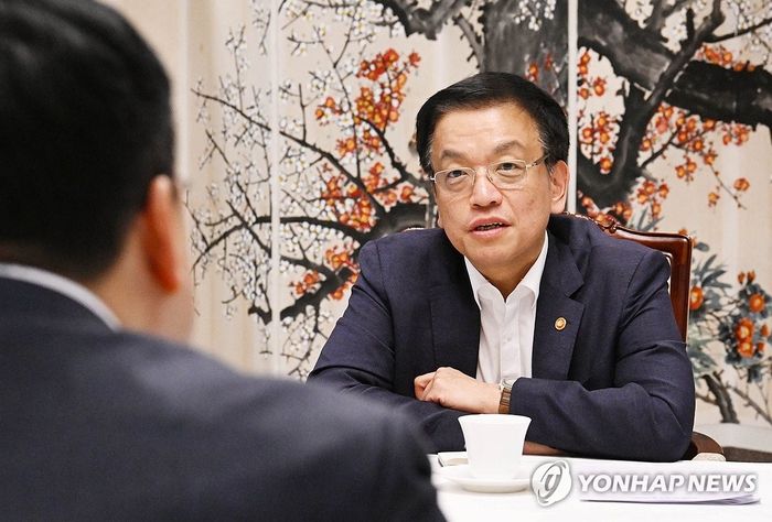 최상목 대통령 권한대행 부총리 겸 기획재정부 장관이 지난달 28일 정부서울청사에서 열린 거시경제·금융현안 간담회에서 발언하고 있다. [사진 출처 = 연합뉴스]