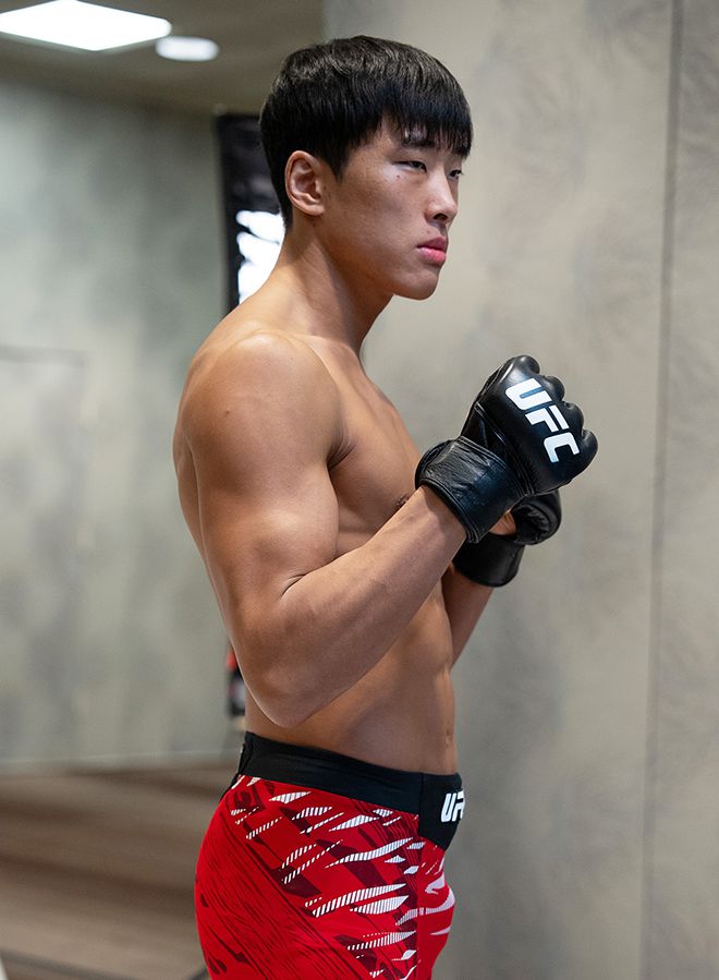 최승우가 2025년 3월 미국 네바다주 엔터프라이즈 UFC on ESPN+ 112 프로필 촬영을 하고 있다. 사진=TKO