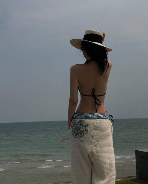 사진 =  손나은 SNS