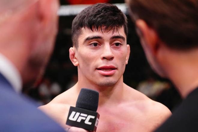 케빈 바셰호스가 2025년 3월 미국 네바다주 엔터프라이즈 UFC on ESPN+ 112 페더급 경기 승리 후 현장 인터뷰를 하고 있다. 사진=TKO