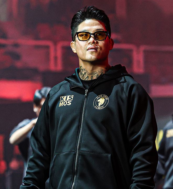 일본 HEAT 라이트급 챔피언 박원식이 2024년 12월 서울특별시 고려대학교 화정체육관 블랙컴뱃 13 케이지 복싱 경기를 위해 입장하고 있다. 사진=이데아 파라곤