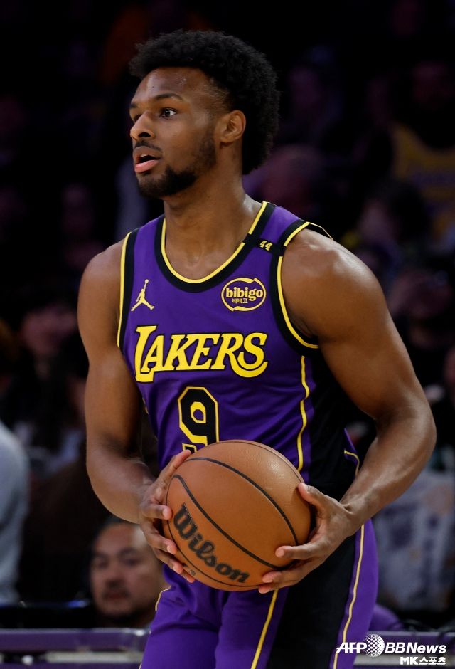 스미스는 ‘퍼스트 테이크’에서 브로니의 활약을 칭찬했다. 그는 “정말 인상적이었다. 그의 자신감과 침착함이 한 단계 올라간 것을 확인할 수 있었다. 이전에는 긴장한 모습이 보였으나 이번에는 달랐다. 브로니는 코트에 어울리는 선수처럼 보였다. 정말이다”라고 이야기했다. 사진=AFPBBNews=News1