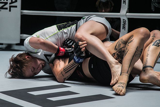 김소율이 2023년 3월 K-1 여자 52㎏ 타이틀 도전자 모르간 수리스 만프레디를 상대로 종합격투기 메이저대회 원챔피언십 4승째를 거두고 있다. 사진=Group One Holdings Pte. Ltd