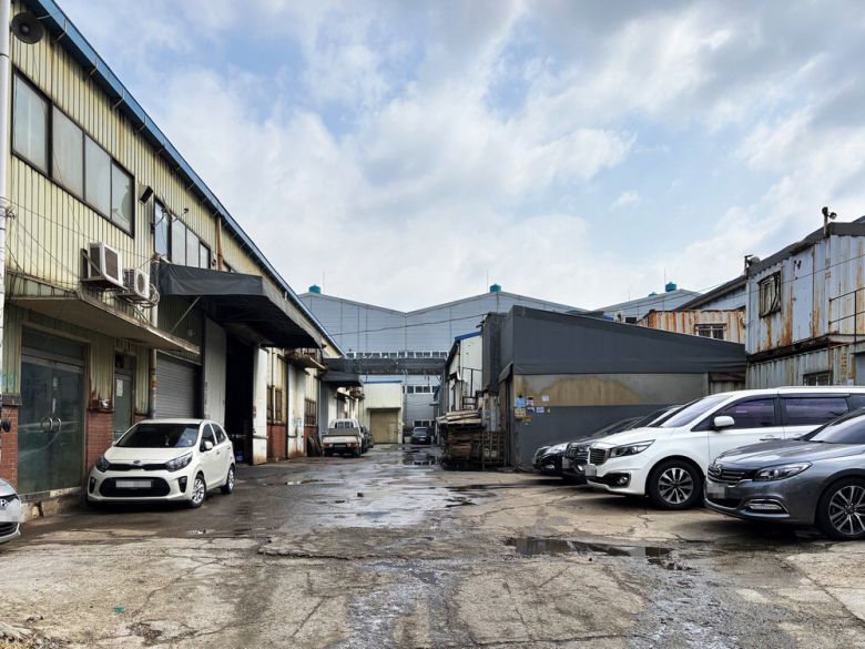 고물가·고금리·고환율에 일감이 줄어든 가운데 금속업체들이 몰려 있는 인천 남동구 고잔동 남동국가산업단지는 최근 평일 근무시간에도 한산했다.  이윤식 기자