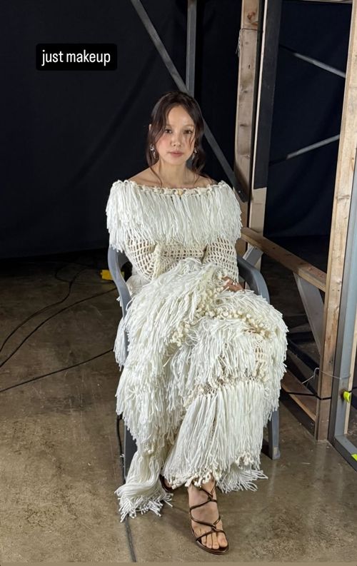 가수 이효리가 청순한 미모와 고혹적인 스타일로 또 한 번 모두의 시선을 사로잡았다. 사진=이효리 SNS