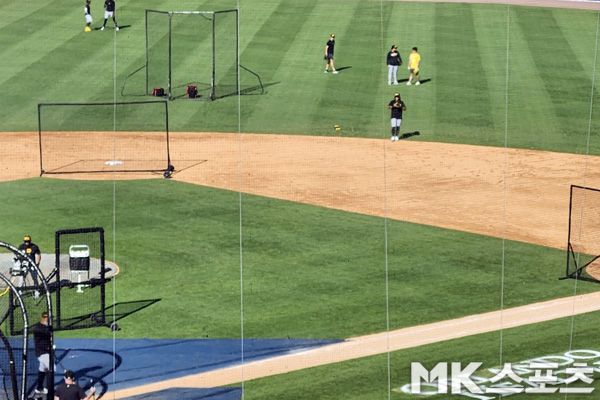 배지환은 2일(한국시간) 탬파베이와 원정경기를 앞두고 2루에서 수비 훈련을 소화했다. 사진(美 탬파)= 김재호 특파원