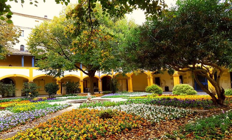 반 고흐가 자신의 귀를 자르고 입원했던 정신병원 '에스파스 반 고흐'  아를관광안내소