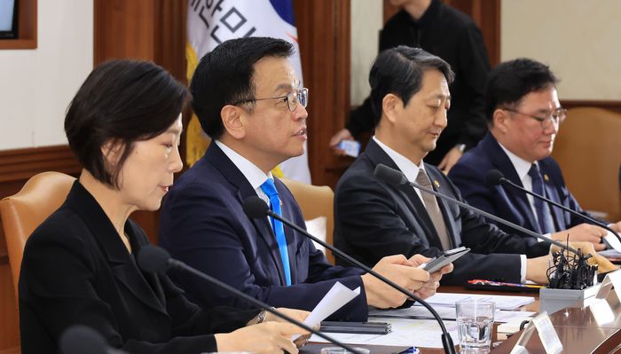 최상목 부총리 겸 기획재정부 장관이 9일 서울 종로구 정부서울청사에서 열린 경제관계장관회의 겸 산업경쟁력강화 관계장관회의에서 발언하고 있다. [사진 = 연합뉴스]