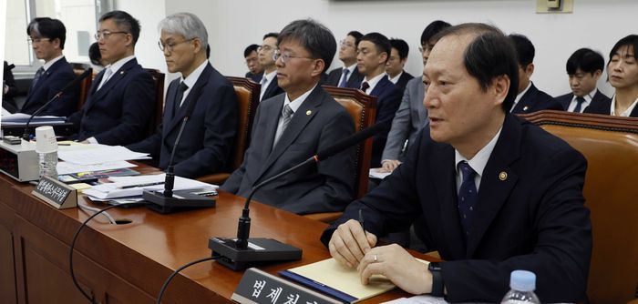 이완규 법제처장이 9일 국회 법사위에서 발언하고 있다. [김호영 기자]