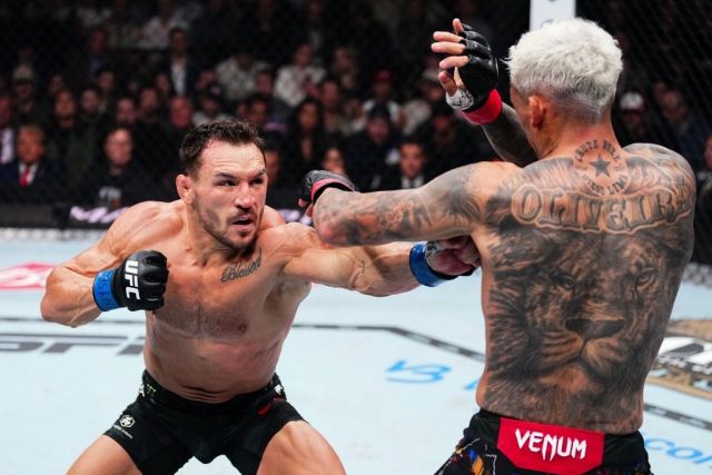 넘버링 대회답게 다른 대진도 화려하다. 코메인 이벤트에서는 UFC 라이트급 랭킹 7위 ‘아이언’ 마이클 챈들러(좌)와 12위 ‘더 배디’ 패디 핌블렛이 맞붙는다. 사진=UFC 제공