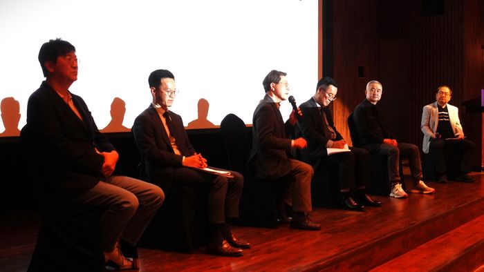 10일 서울 양재동 aT센터에서 열린 ‘디지털농업 심포지엄’에서 발표자와 패널이 토론하고 있다. 왼쪽부터 민승규 세종대 석좌교수, 이덕민 농림축산식품부 스마트농업정책과장, 윤종록 KAIST 초빙교수, 안호근 한국농업기술진흥원장, 최진석 새말새몸짓 이사장, 정혁훈 매일경제 농업전문기자.