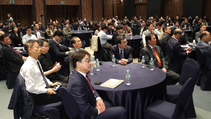 10일 서울 aT 센터에서 열린 ‘디지털농업 심포지엄’은 각계에서 200여 명이 참석하는 열기 속에서 진행됐다.[이충우기자]