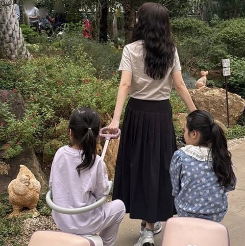 방송인 오상진·김소영 부부가 비 오는 주말, 딸과 함께한 감성 가득한 나들이를 공개했다. 사진=김소영 SNS