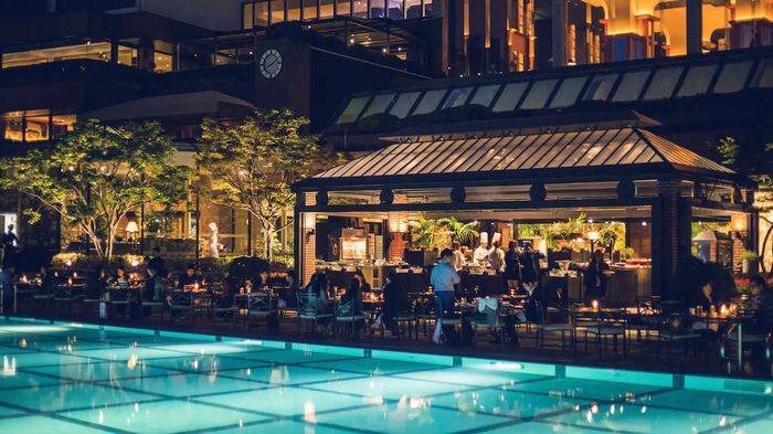 야외 수영장 근처에서 펼쳐지는 ‘풀사이드 바비큐’ / 사진=그랜드 하얏트 서울