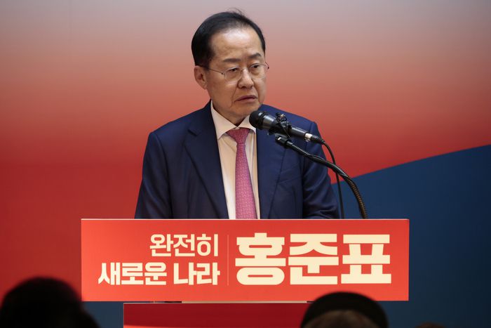 홍준표 전 대구시장이 14일 서울 여의도 대하빌딩에 마련된 선거사무소에서 제21대 대통령 선거 출마를 선언하고 있다. [사진 = 연합뉴스]