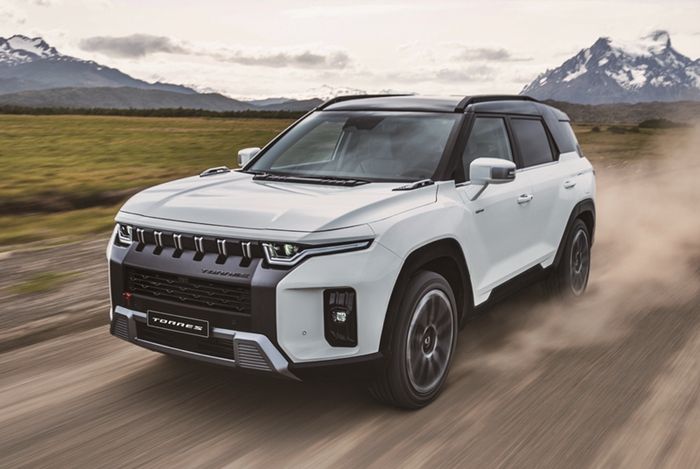 토레스 하이브리드 주행 [사진출처=KGM]