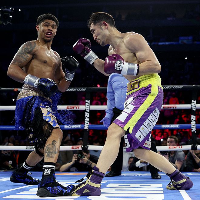 세계복싱기구 아시아태평양 및 동양태평양복싱연맹 통합 챔피언 요시노 슈이치로(오른쪽)가 2023년 4월 미국 뉴저지주 뉴어크 푸르덴셜센터 세계복싱평의회 라이트급 타이틀 도전자 결정전에서 샤쿠르 스티븐슨을 상대하고 있다. 사진=Getty Images=연합뉴스 제공