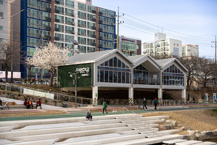 불광천 변에 위치한 은평춘당 / 사진=서울관광재단