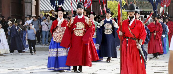 지난해 서울 종로구 경복궁에서 열린 궁중문화축전에서 왕가 행렬이 진행되고 있다. [매경DB]