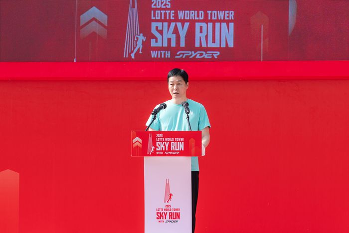 장재훈 롯데물산 대표이사가 ‘스카이런’ 개회사를 하고 있다. <사진=롯데물산>