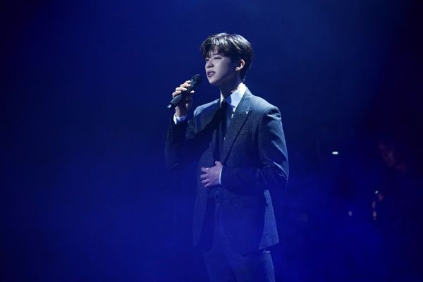 박지현은 지난 19,20일 오후 6시 광주 예술의전당 대극장에서 단독 콘서트 ‘SHOWMANSHIP(쇼맨쉽) - 광주’를 총 2회 개최하고 관객들과 만났다. 이번 콘서트는 박지현의 데뷔 이후 첫 단독 콘서트 투어로, 서울, 대구, 목포, 수원에 이어 개최하는 다섯 번째 공연이다.