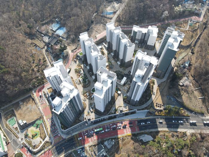 내달 입주를 앞둔 신림3구역 재개발 단지인 서울대벤처타운역 푸르지오 아파트 . 관악구