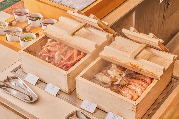 그랜드 머큐어 임피리얼 팰리스 서울 강남 뷔페 레스토랑 ‘패밀리아’가 오마카세 스테이션을 새롭게 단장했다. / 사진=그랜드 머큐어 임피리얼 팰리스 서울 강남