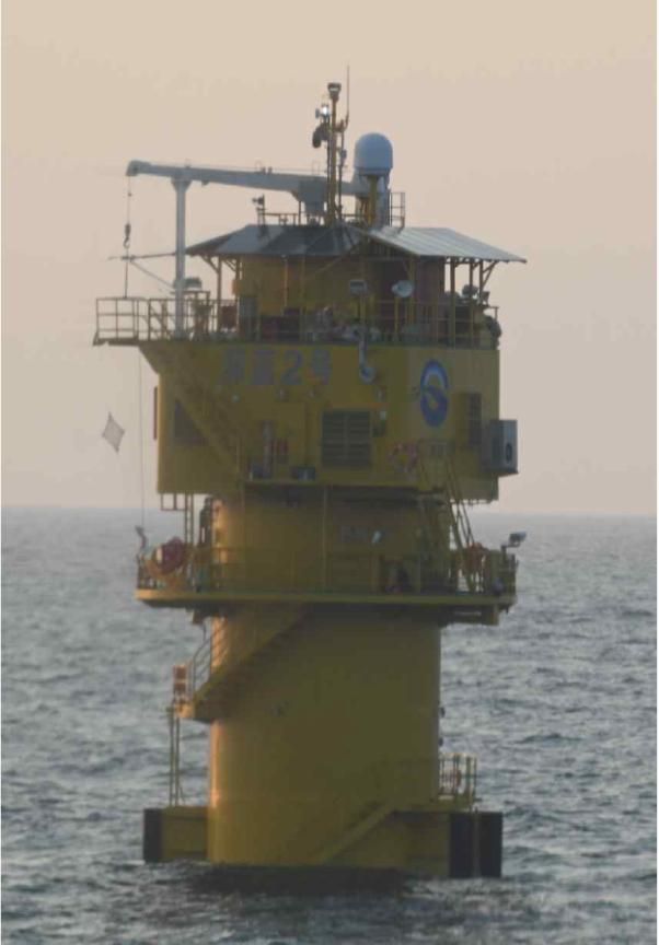 중국이 지난 2024년 서해 잠정조치수역(PMZ)에 심해 어업 양식 시설이라며 일방적으로 설치한 부유식 구조물인 선란 2호. [사진=엄태영 국민의힘 의원실, 연합뉴스]