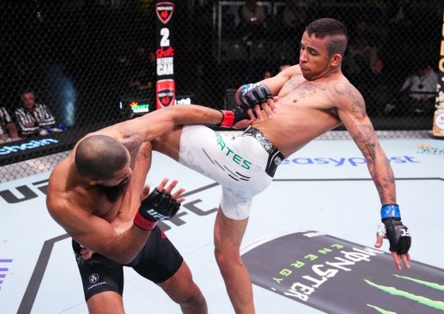 프라치스는 2주 전 열린 UFC 314에서 UFC 웰터급 랭킹 10위 제프 닐과 경기가 잡혔으나 닐이 부상을 입으며 경기가 취소됐다. 이에 UFC는 메인 이벤트가 공석이 된 캔자스 시티 대회의 메인 이벤트로 프라치스와 마샤두 개리의 대결을 성사시켰다. 사진=UFC 제공