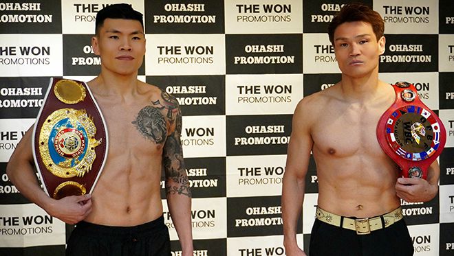 세계복싱기구 아시아태평양 챔피언 윤덕노와 동양태평양복싱연맹 챔피언 노나카 유키가 2025년 4월 서울특별시 모여락스튜디오강남양재연습실에서 슈퍼미들급 통합타이틀매치 계체 통과 후 촬영에 응하고 있다. 사진=KBM 사단법인 한국복싱커미션