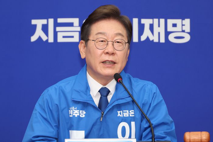 더불어민주당 이재명 대선 후보가 28일 서울 여의도 국회에서 열린 최고위원회의에서 발언하고 있다. [사진 출처 = 연합뉴스]
