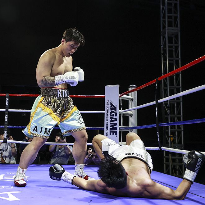 2025년 4월 경기도 남양주체육문화센터 타이틀 2차 방어전에서 도전자 김태광을 다운시킨 KBM 헤비급 챔피언 김정현. 사진=FINAL FLASH 박종혁 기자