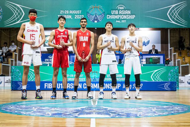 2022 FIBA U18 아시아 남자농구선수권대회 베스트5. 양한센(좌), 카와시마 유토, 무하마드 아미니, 이주영, 이채형이 이름을 올렸다. 3년 전 사진=FIBA 제공