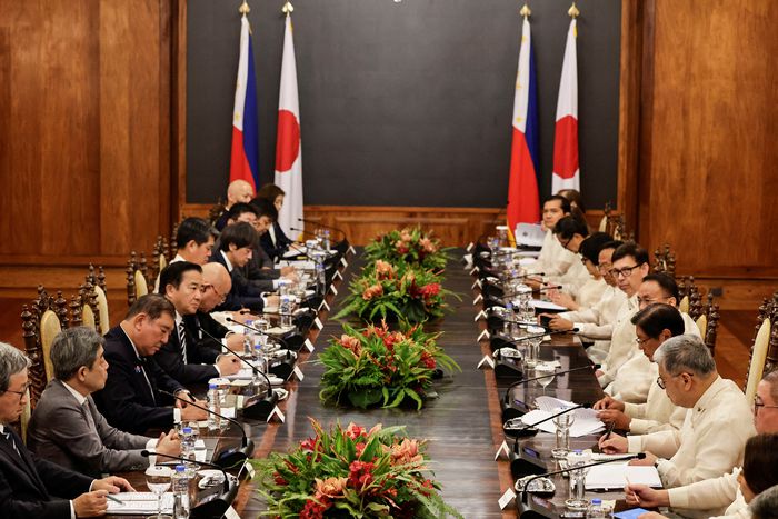 29일 필리핀 수도 마닐라에서 이시바 시게루 일본 총리와 페르디난드 마르코스 필리핀 대통령이 정상회담을 하고 있다. [AFP/연합뉴스]