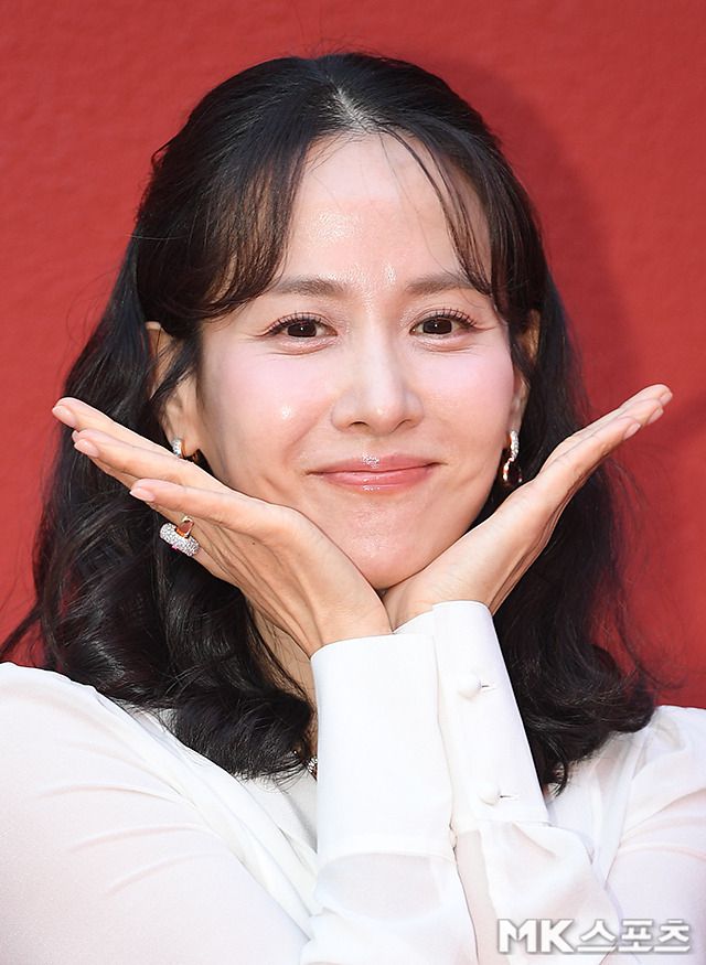 조여정이 4월 30일 오후, 서울 성수동에서 열린 ‘디 아트 오브 누도’ 팝업 오프닝 행사에 참석해 단연 눈길을 끌었다. 사진=천정환 기자