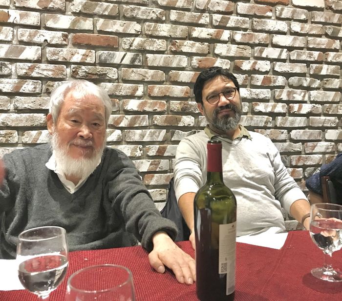 김창열 화백(왼쪽)이 장남인 김시몽 고려대 불어불문학과 교수와 생전에 함께 한 모습. 김시몽 교수