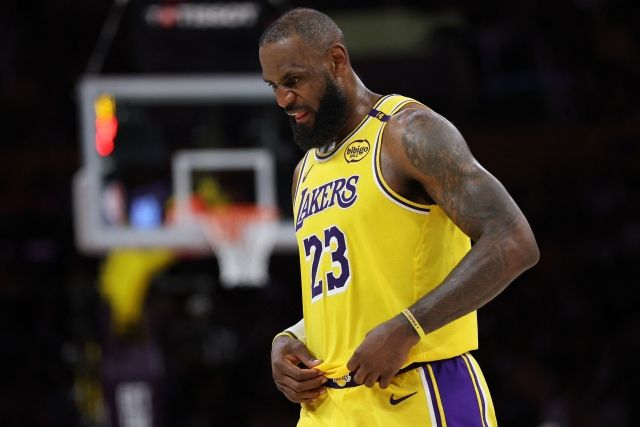 르브론 제임스는 “2007년 처음으로 NBA 파이널에 진출한 이후 그때 느낀 감정 때문에 파이널에 진출하지 못하거나 우승하지 못했던 시즌 때마다 매번 실망스럽다. 그래서…, 이번 오프 시즌은 실망, 그리고 미완성의 시간이 될 것 같다”고 이야기했다. 사진=AFP=연합뉴스