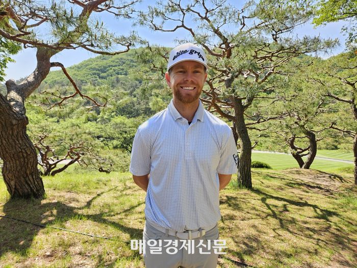 스콧 빈센트가 2일 GS칼텍스 매경오픈 1라운드를 마친 뒤 포즈를 취하고 있다. 김지한 기자