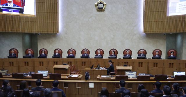 조희대 대법원장을 비롯한 대법관들이 지난 1일 서울 서초구 대법원에서 더불어민주당 이재명 대선 후보의 공직선거법 위반 사건 상고심 선고를 위해 참석해 있다. [사진 = 연합뉴스]