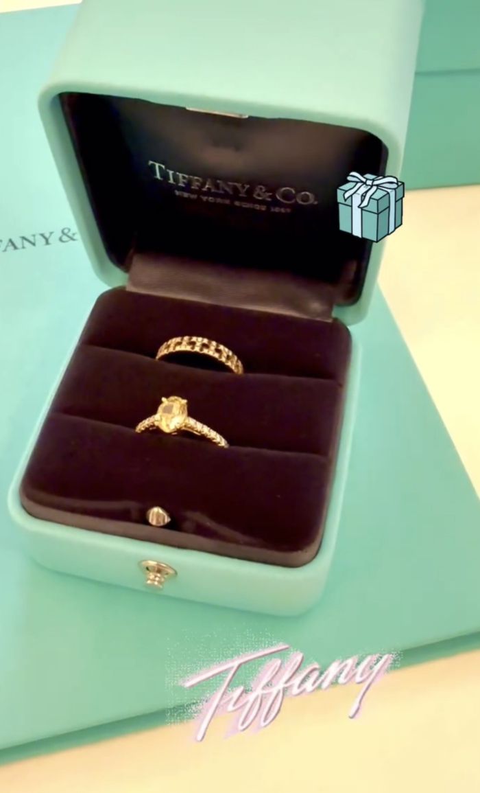 반지를 클로즈업한 사진에는 본인의 취향을 고스란히 드러내는 고현정의 고급스러운 감각이 묻어났다.사진=고현정SNS